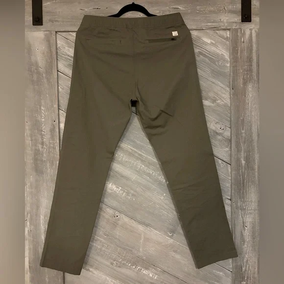 Vuori Women’s Ripstop Pant - EUC - Picture 6 of 7